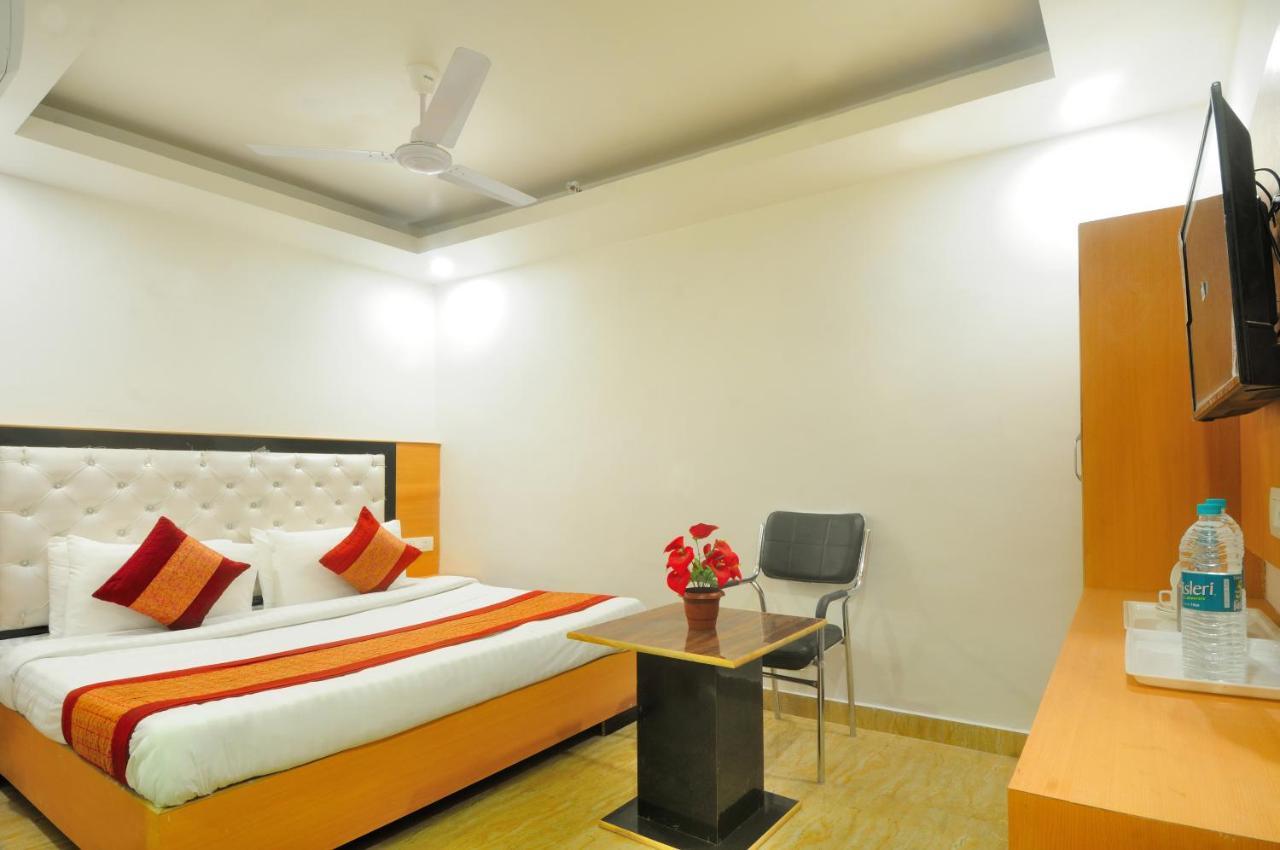 Hotel Noida Delight المظهر الخارجي الصورة
