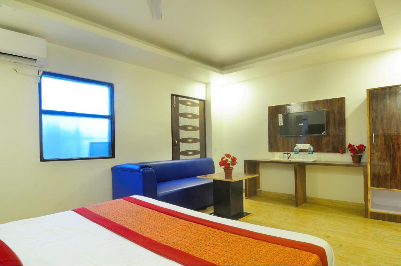 Hotel Noida Delight المظهر الخارجي الصورة